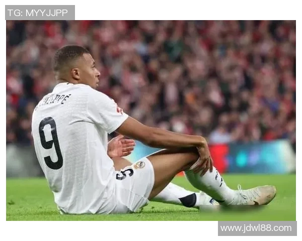 后防失神的足球明星们如何在关键时刻犯错影响比赛结果